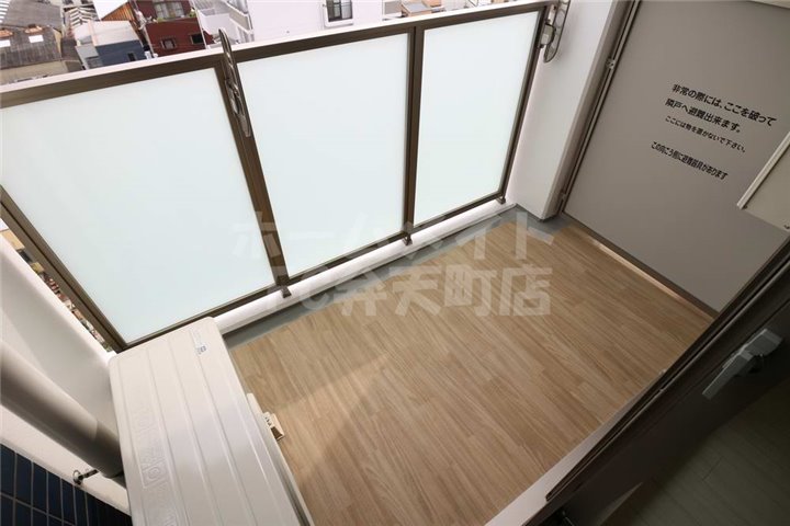 バルコニー　外からの目が気にならないバルコニーで洗濯物が干せます