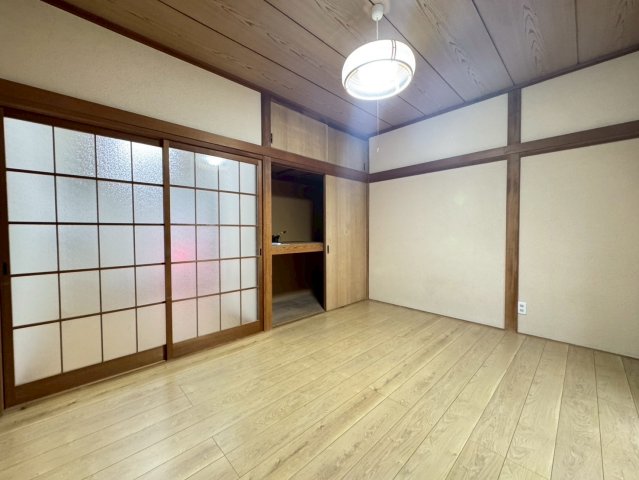 その他部屋・スペース　落ち着いた色調の寝室です