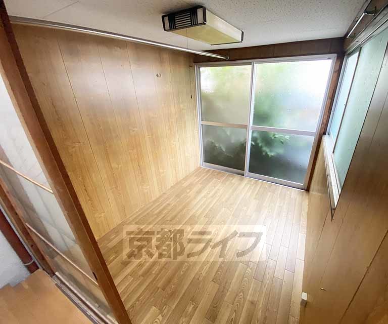 居室・リビング　落ち着いた雰囲気のお部屋です