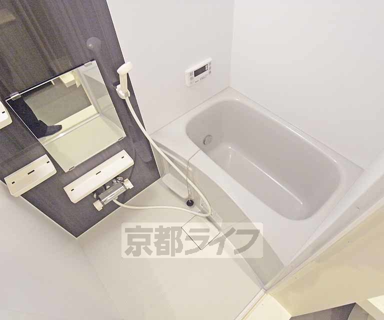 バス・シャワールーム　追炊き機能付きのバスルームです。