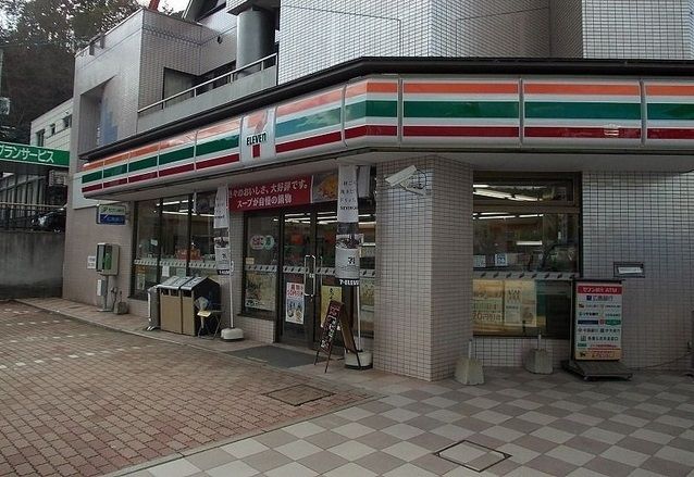 コンビニ　セブンイレブン（コンビニ）まで1000m