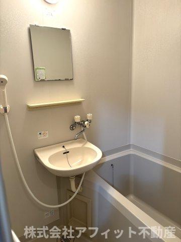 バス・シャワールーム　シャワー付き