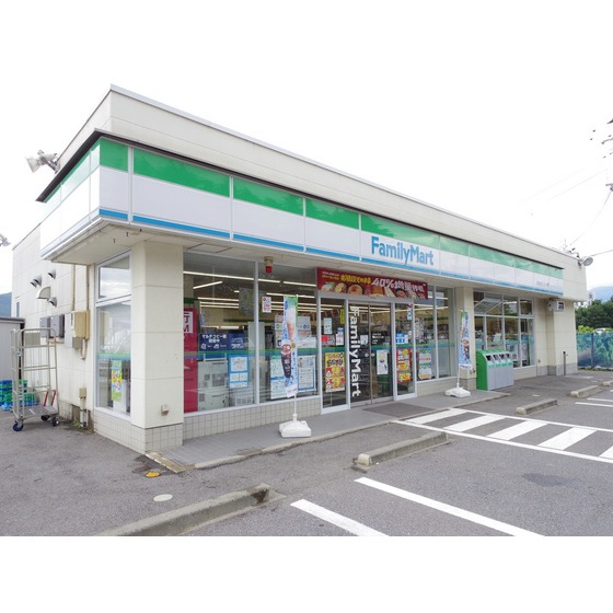 コンビニ　ファミリーマート塩尻免許センター（コンビニ）まで605m