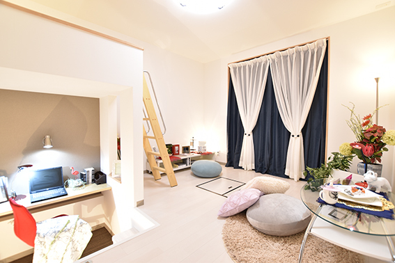 居室・リビング　モデルルームです。家具・雑貨等はつきません。