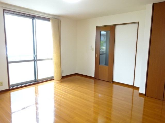 居室・リビング　写真は102号室です（参考）