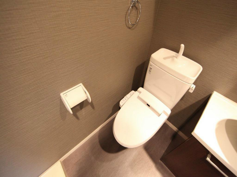 トイレ　温水洗浄暖房便座付トイレ