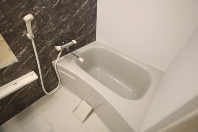 バス・シャワールーム　※他のお部屋の参考写真です