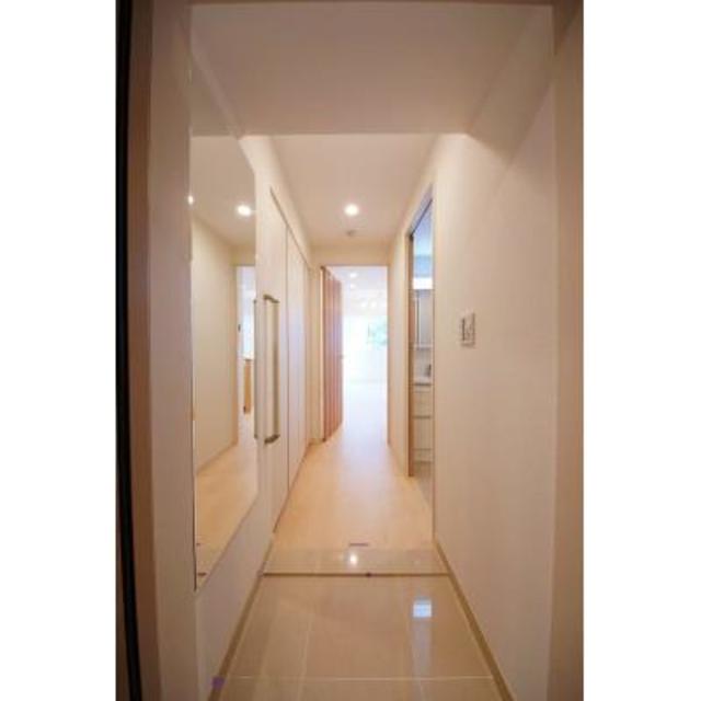 玄関　※写真は同タイプ住戸です。