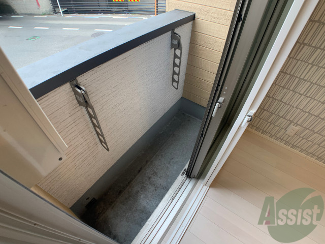 バルコニー　クローゼットがありました。お洋服や荷物はここへ