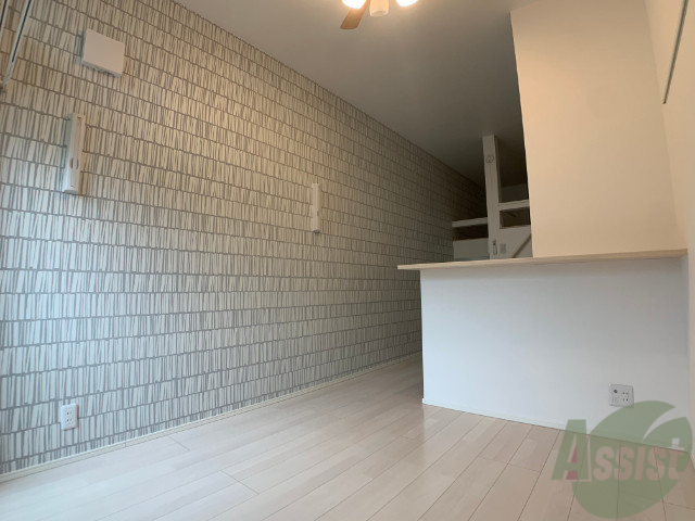 居室・リビング　７．６帖の洋室です。広々として、きれいですね。