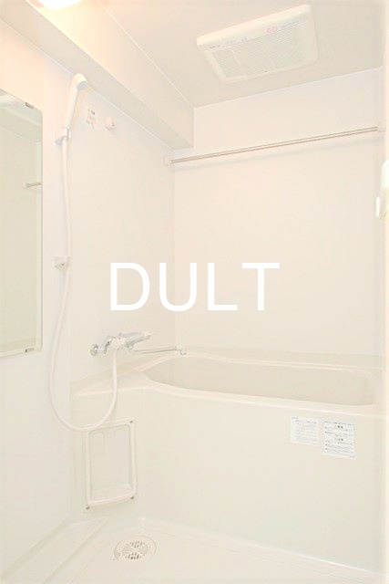 バス・シャワールーム　バスルームです。