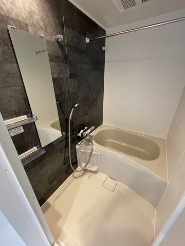 バス・シャワールーム　落ち着いた空間のお風呂です