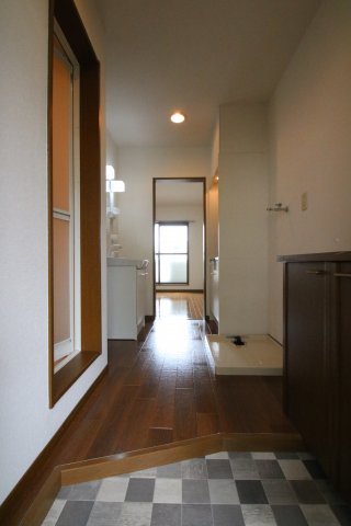 玄関　※別部屋写真