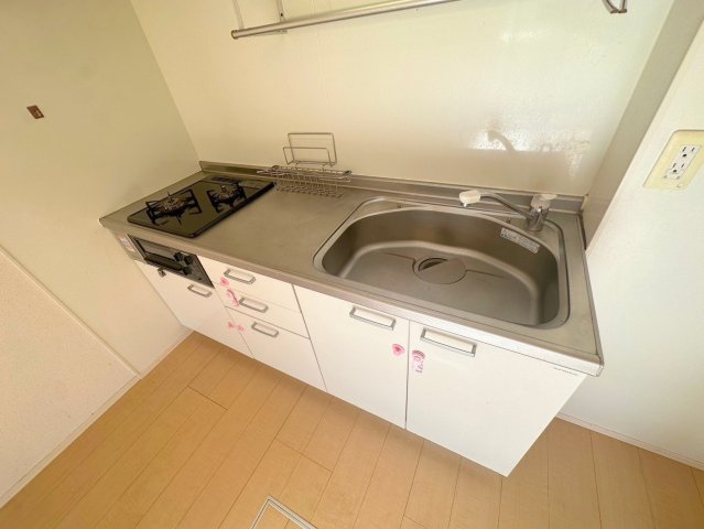 キッチン　オシャレなシステムキッチン。お料理好きには嬉しいですね。