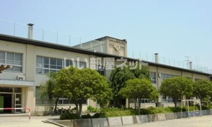小学校　甲府市立石田小学校（小学校）まで625m