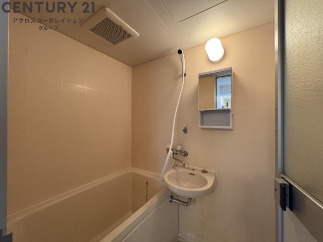 バス・シャワールーム　シンプルな2点ユニットバス