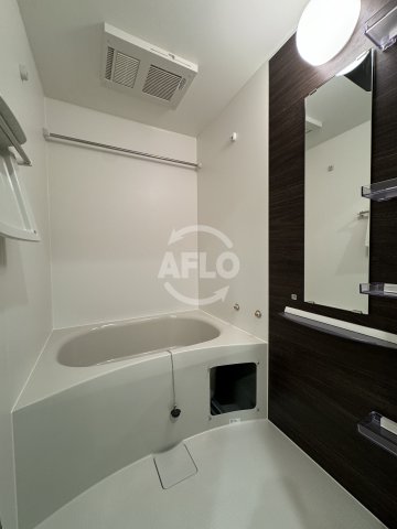 バス・シャワールーム　セレニテ難波ミラク壱番館　浴室