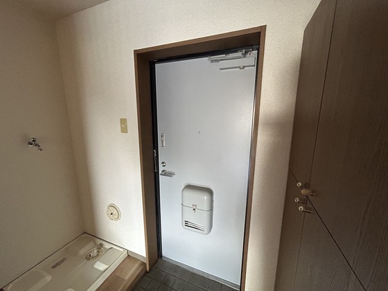 玄関　※別部屋の写真です