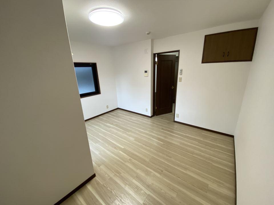 その他　角部屋で２面採光面です