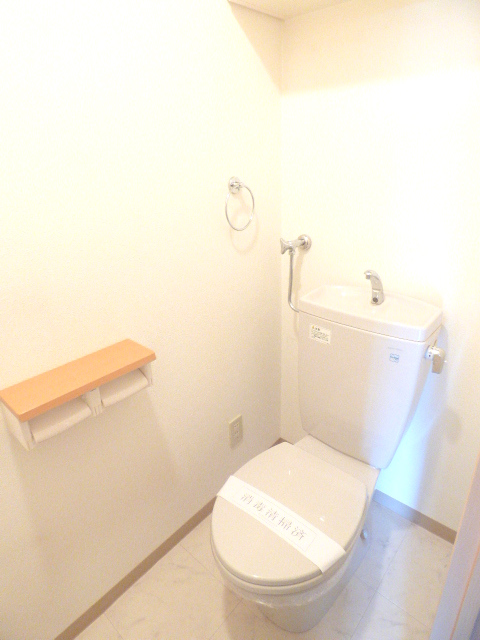 トイレ　※同間取り他号室の参考画像です