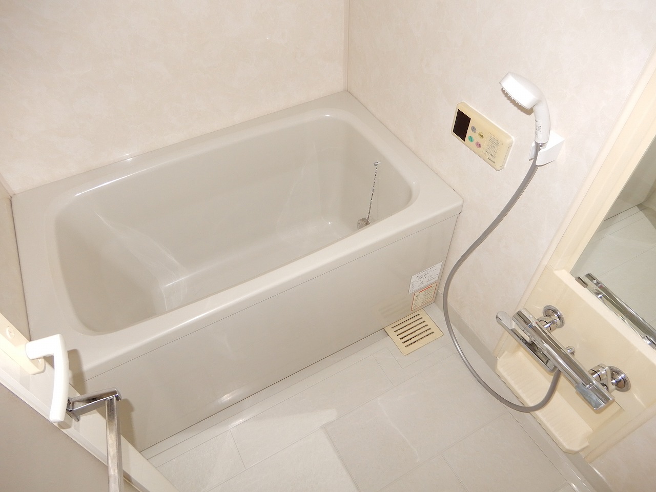 バス・シャワールーム　浴室乾燥・追い焚き機能付き