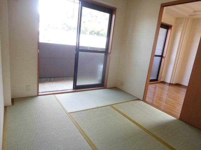 その他部屋・スペース　和室からリビング