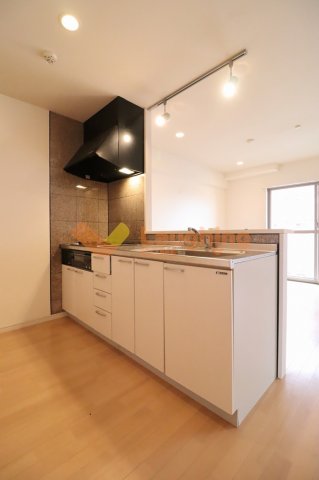 キッチン　コンパクトなキッチンで掃除もラクラク