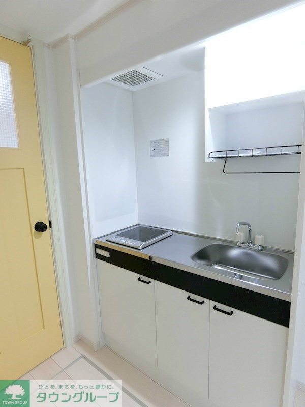 キッチン　一人暮らしに丁度いいサイズ、お手入れ楽々のIHキッチンです…