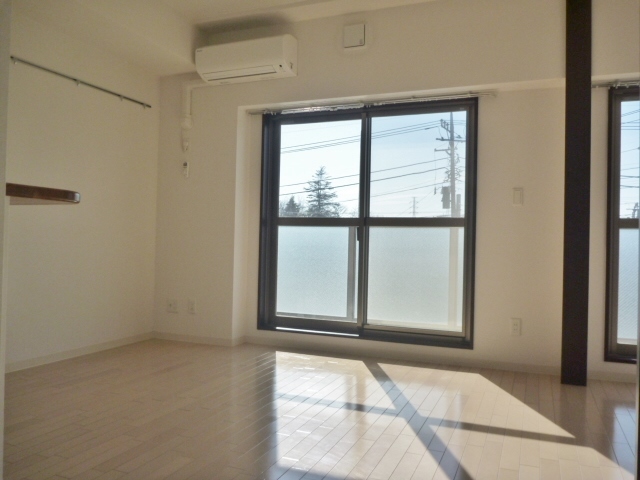 居室・リビング　※別号室の参考写真(現況優先・仕様違いの場合あり)