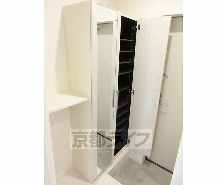 収納　鏡付きシューズボックス・