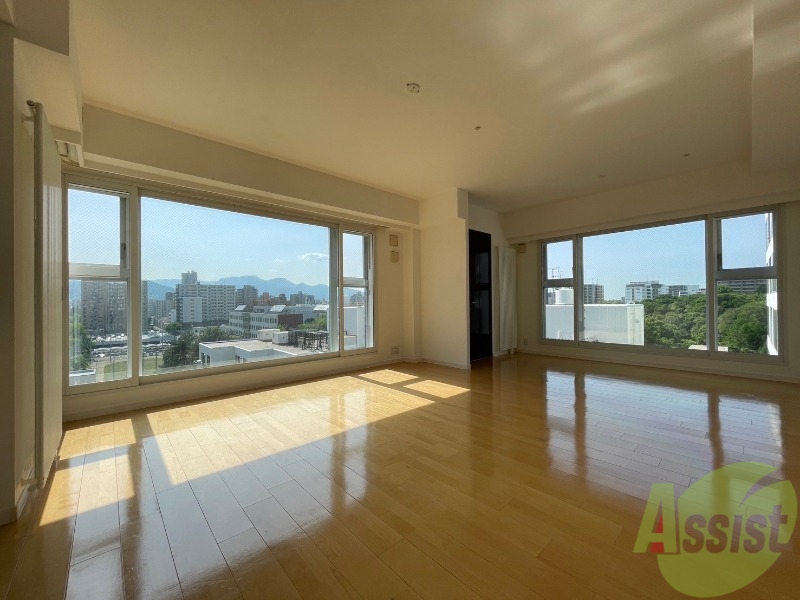 居室・リビング　広くてキレイなお部屋が広がっていて、充実した生活が送れそう。