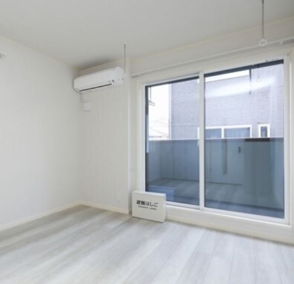 居室・リビング　※別部屋参考写真