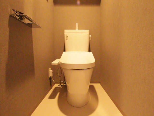 トイレ　※別室の参考写真の為、現況優先です。