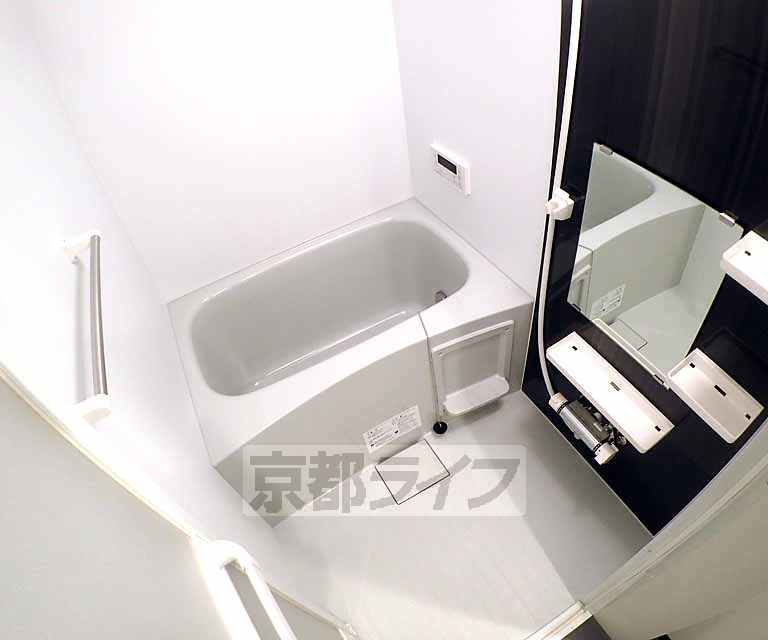 バス・シャワールーム　追い焚き機能付いてます