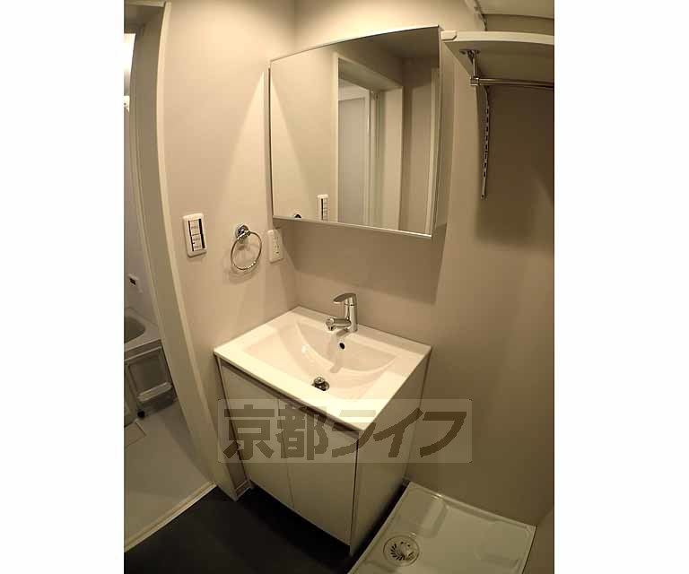 洗面設備　独立洗面台です