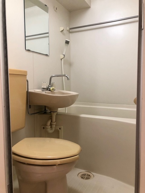 バス・シャワールーム　３点ユニットバス。乾燥機付きです。