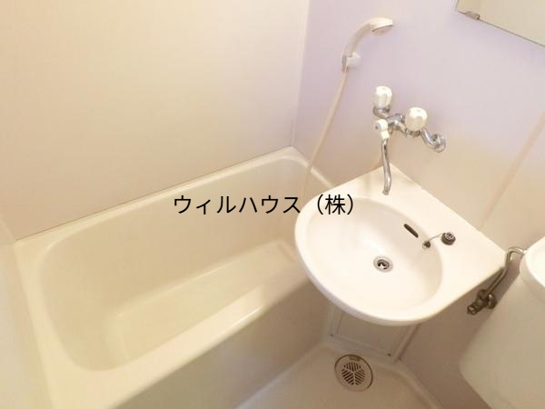 バス・シャワールーム　キレイです