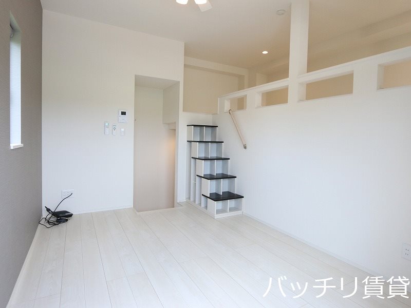 居室・リビング　同型タイプの為、現状を優先いたします。