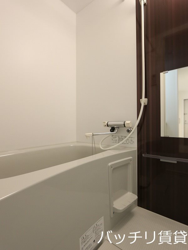 バス・シャワールーム　同型タイプの為、現状を優先いたします。