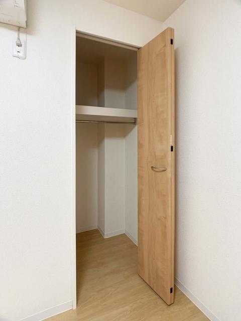 収納　【洋室】クローゼット