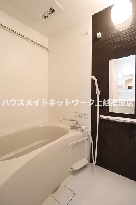 バス・シャワールーム　追焚機能付（参考同型202号室室内写真）