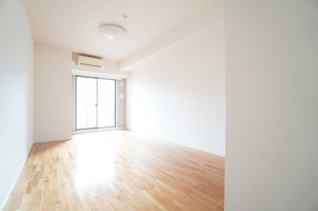 居室・リビング　※同物件・反転タイプの写真です。