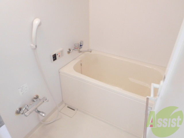 バス・シャワールーム　真っ白なお風呂で今日もお疲れさまでした