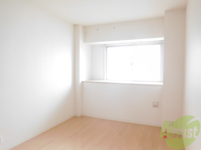 その他部屋・スペース　寝室も明るく朝気持ちいい