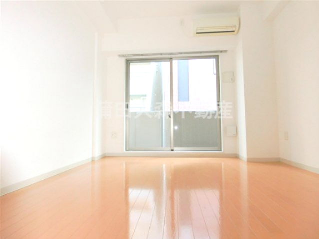 居室・リビング　南向きの洋室6.2帖