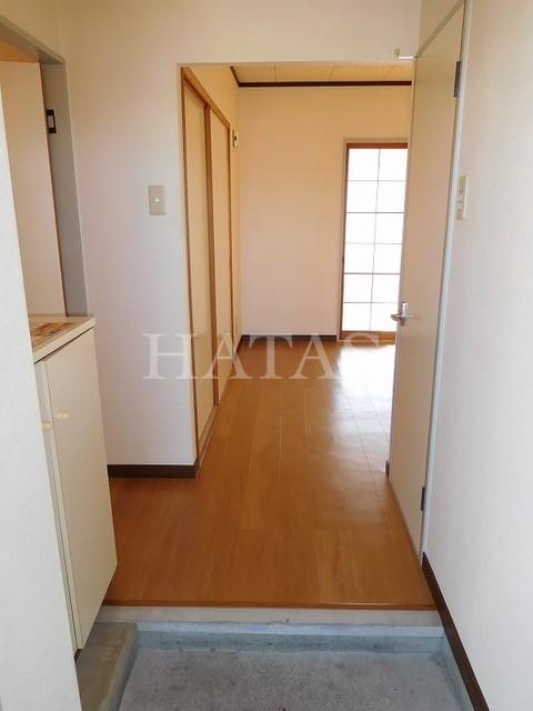 玄関　同物件別部屋です。