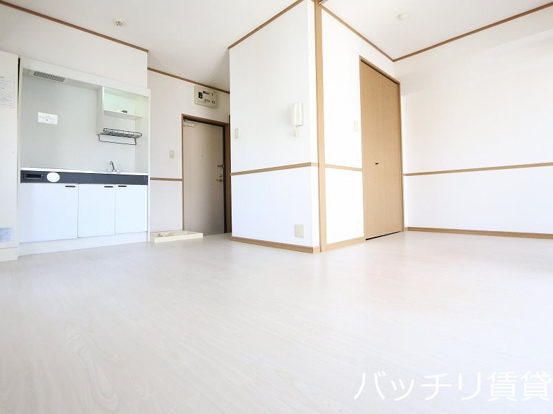 居室・リビング　別号室タイプの為、現状を優先いたします