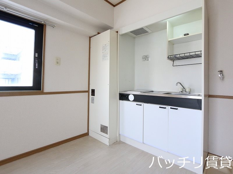 キッチン　別号室タイプの為、現状を優先いたします