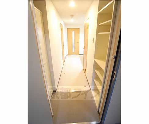 玄関　玄関にたくさん収納あり