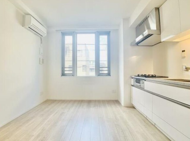 居室・リビング　室内